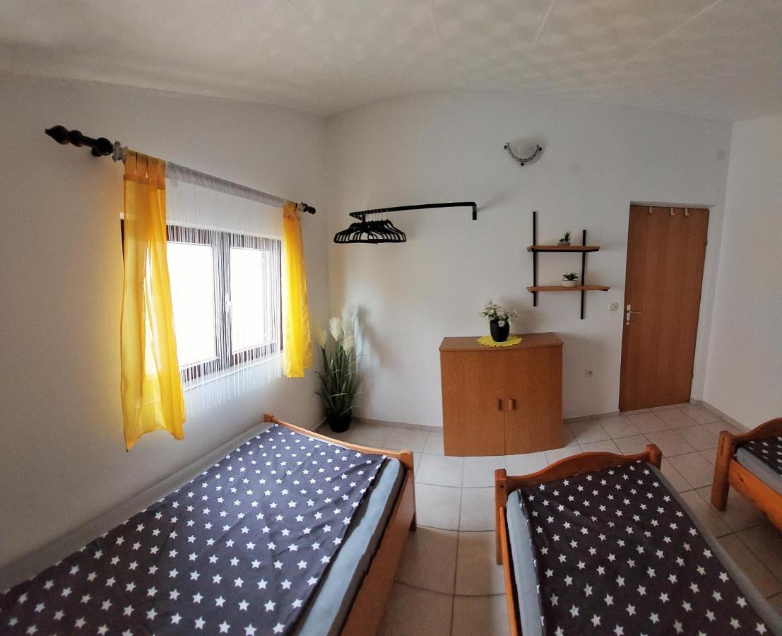 Apartments Maltasic Vir Εξωτερικό φωτογραφία