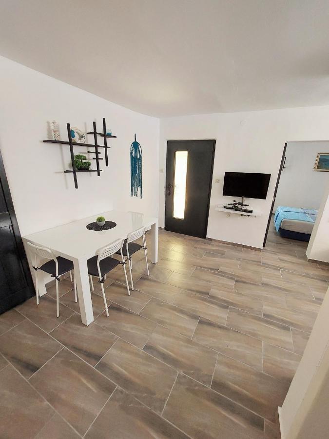 Apartments Maltasic Vir Εξωτερικό φωτογραφία