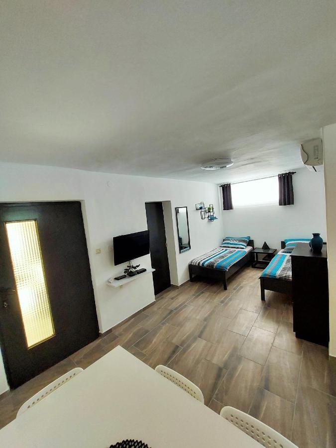 Apartments Maltasic Vir Εξωτερικό φωτογραφία
