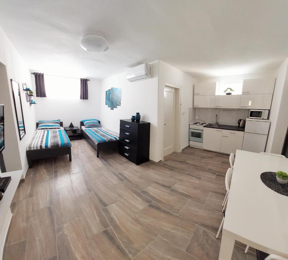 Apartments Maltasic Vir Εξωτερικό φωτογραφία