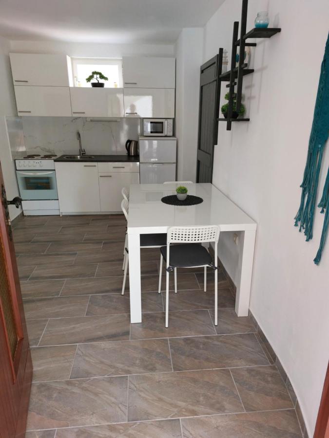 Apartments Maltasic Vir Εξωτερικό φωτογραφία