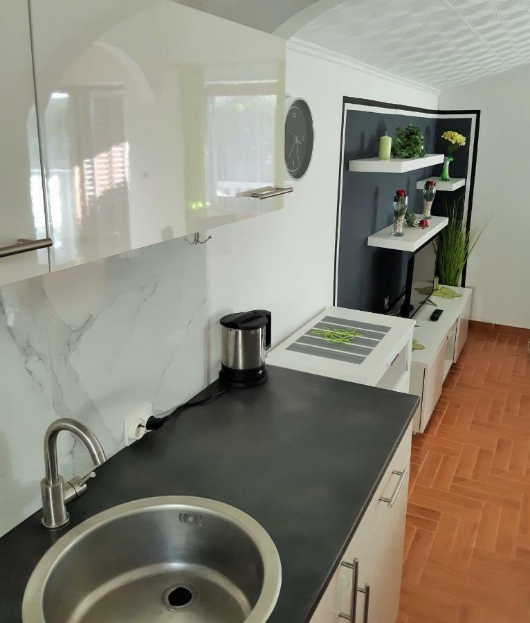 Apartments Maltasic Vir Εξωτερικό φωτογραφία