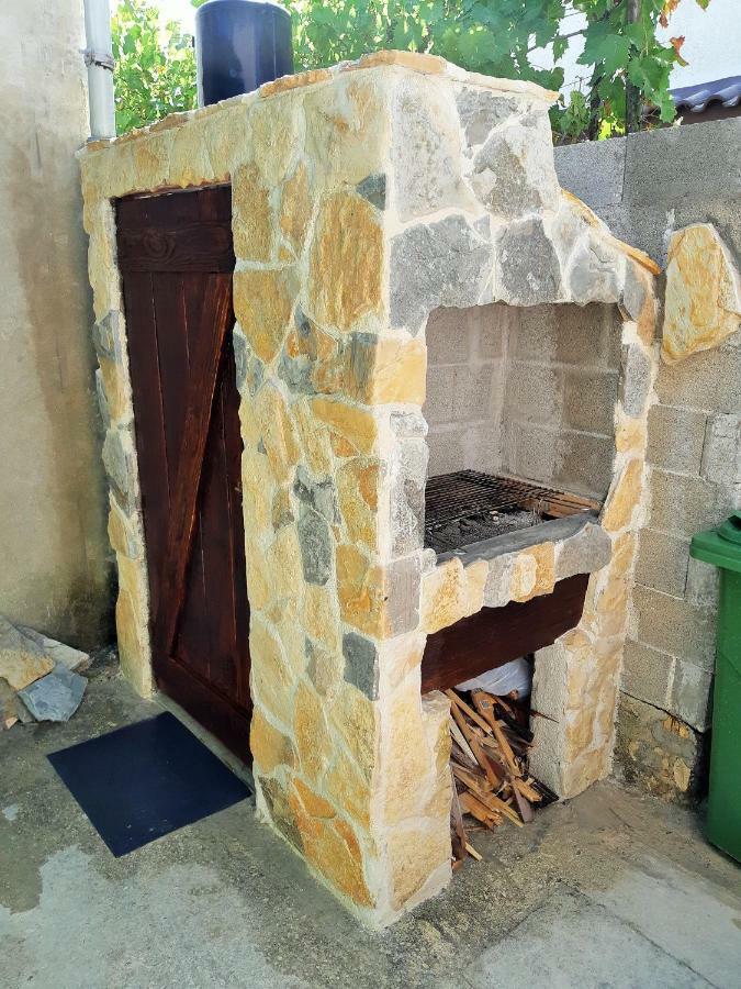 Apartments Maltasic Vir Εξωτερικό φωτογραφία